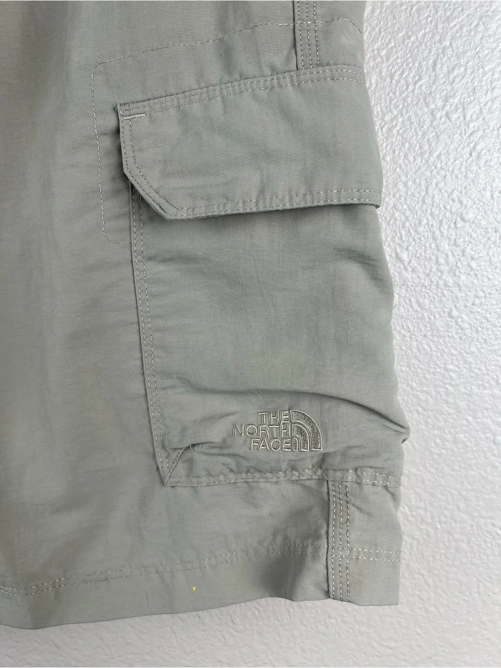 The North Face Men’s Khaki Cargo Hiking Shorts Size 30